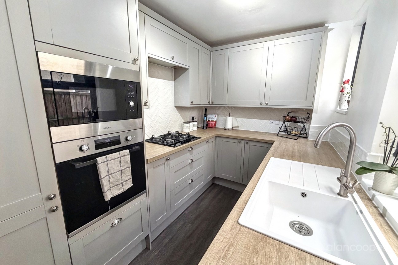 Nuneaton Road, Bulkington, CV12 9QW