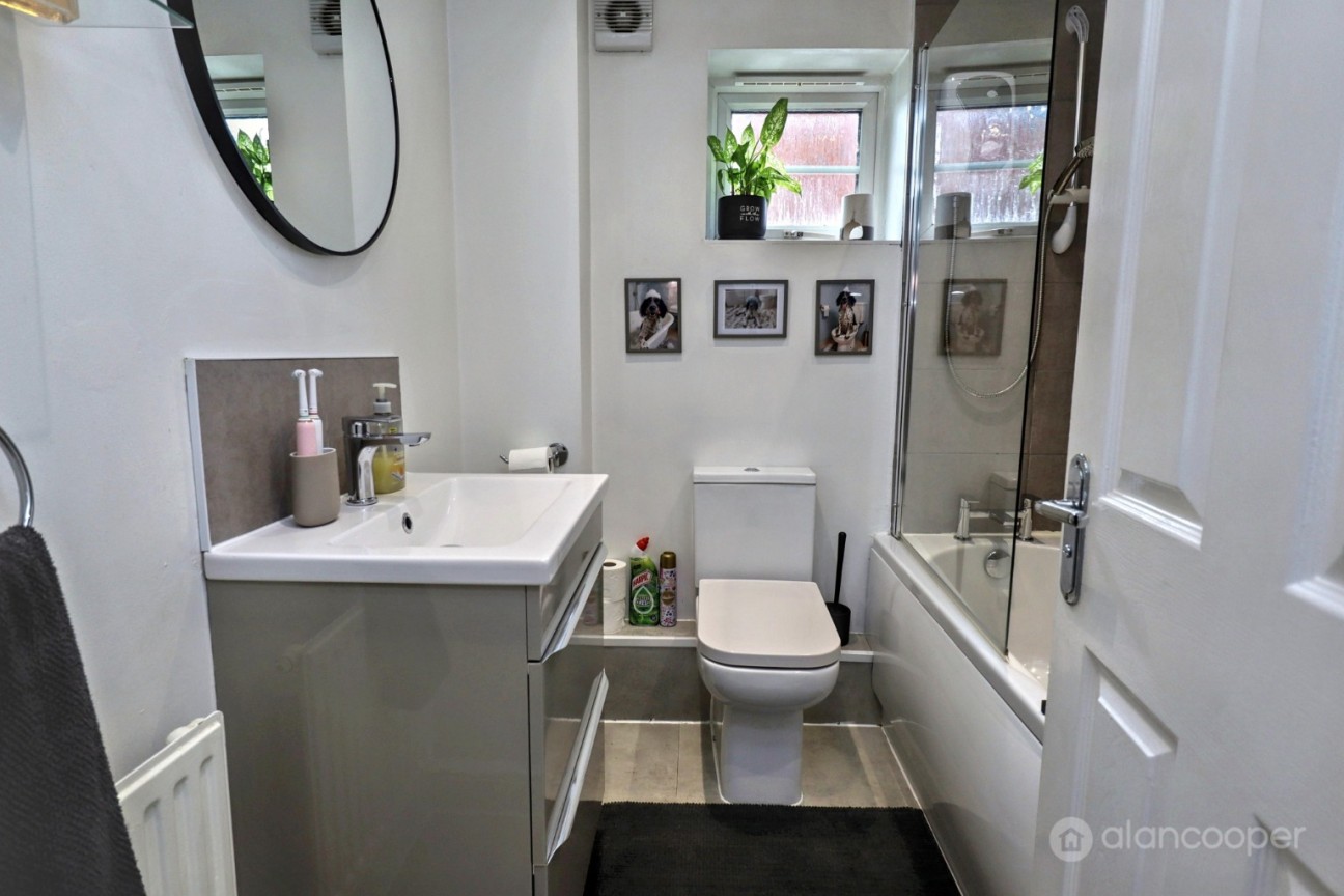 Penshurst Way, Maple Park, Nuneaton, CV11 4XN