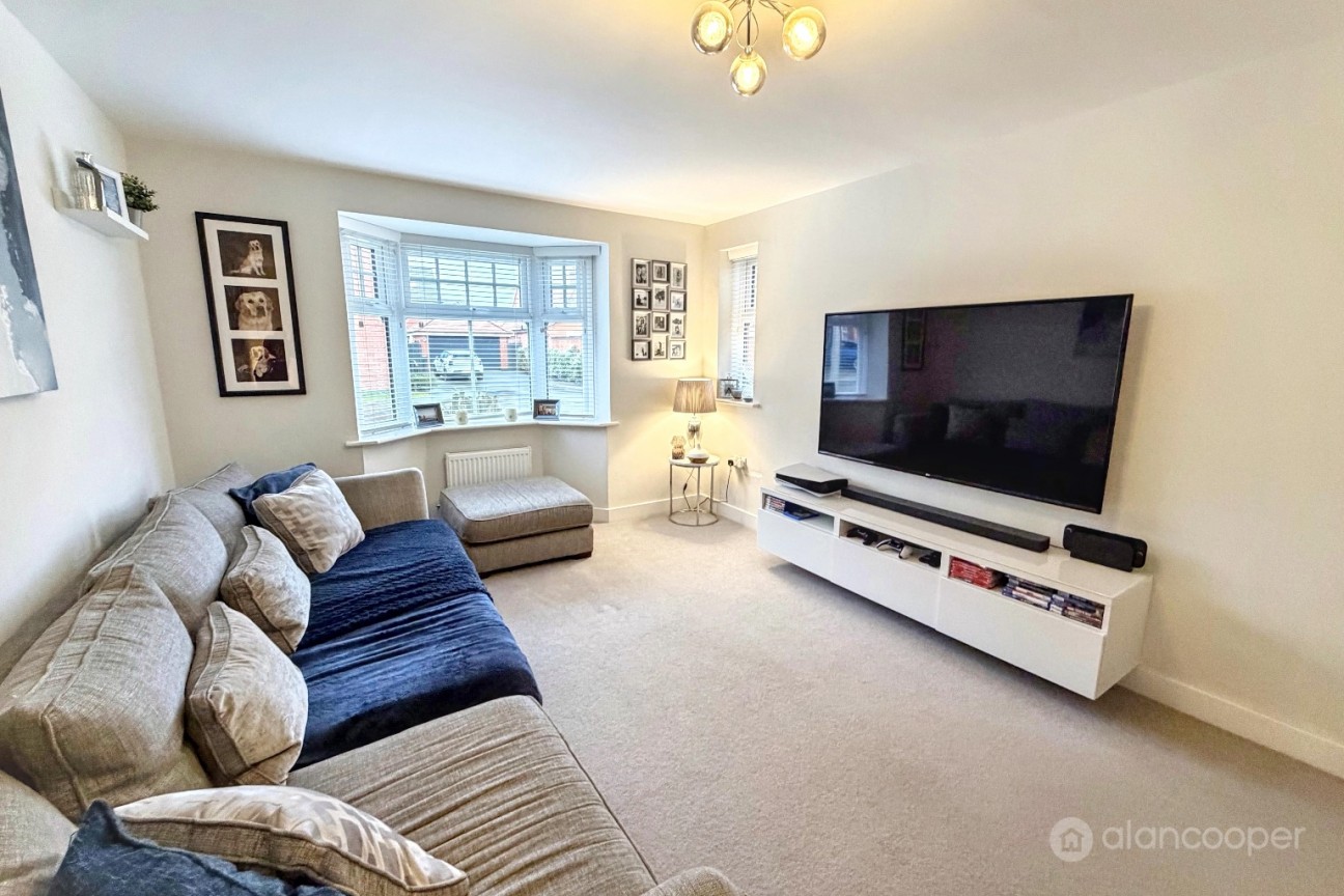 Gilliflower Way, Manor Fields, Nuneaton, CV11 6YY