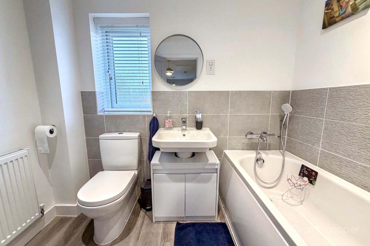 Gilliflower Way, Manor Fields, Nuneaton, CV11 6YY