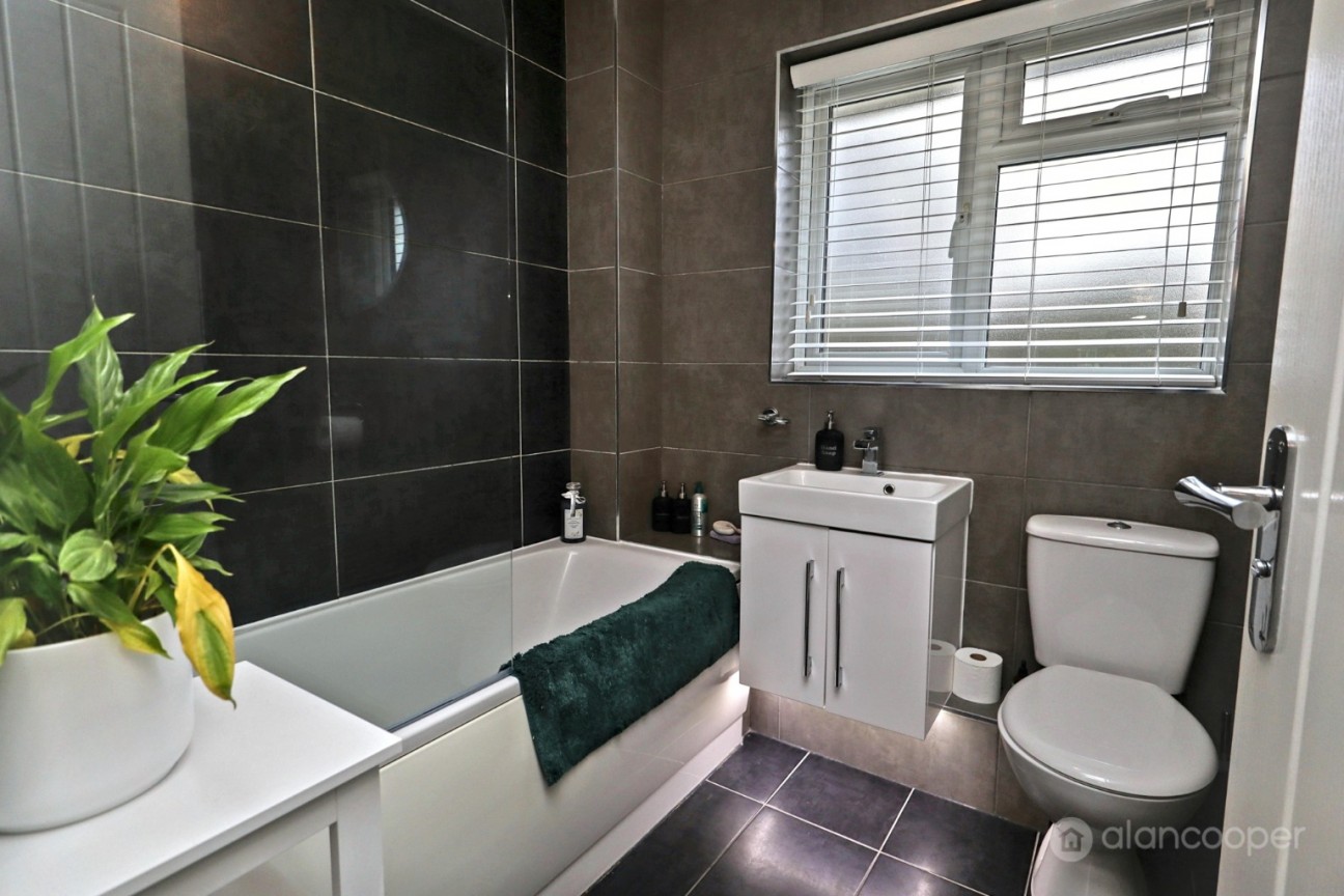 Launceston Drive, Horeston Grange, Nuneaton, CV11 6FT