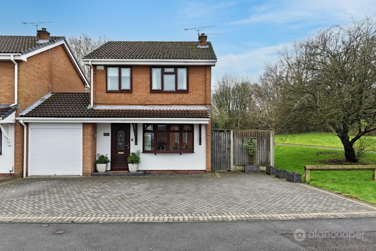 Launceston Drive, Horeston Grange, Nuneaton, CV11 6FT