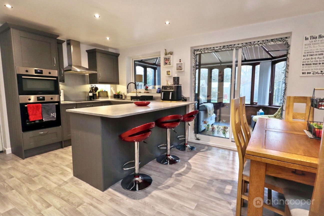 Launceston Drive, Horeston Grange, Nuneaton, CV11 6FT