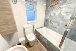 Upton Drive, Maple Park, Nuneaton, CV11 4GF