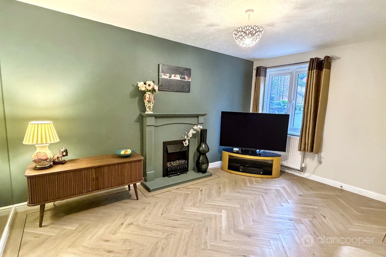 Upton Drive, Maple Park, Nuneaton, CV11 4GF