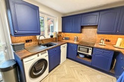 Upton Drive, Maple Park, Nuneaton, CV11 4GF