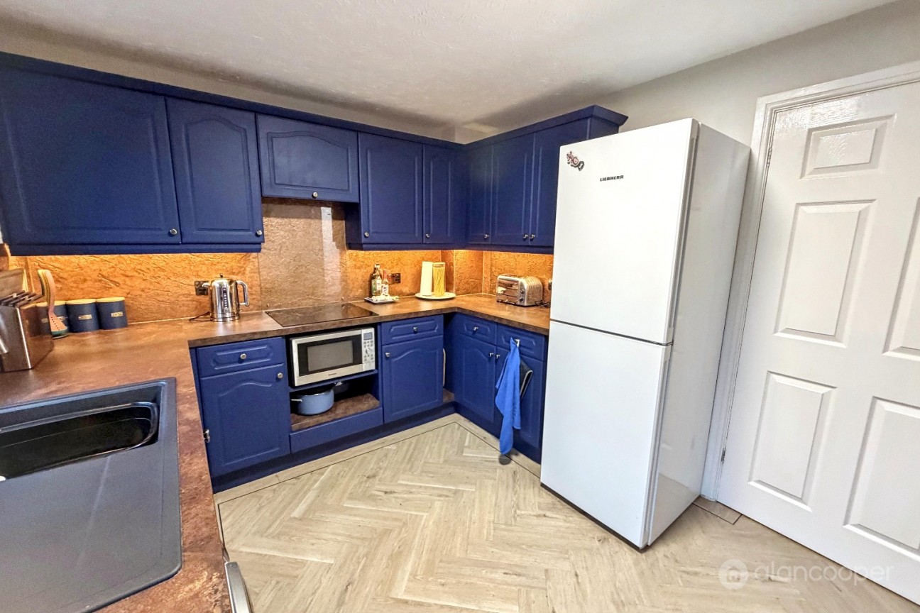 Upton Drive, Maple Park, Nuneaton, CV11 4GF