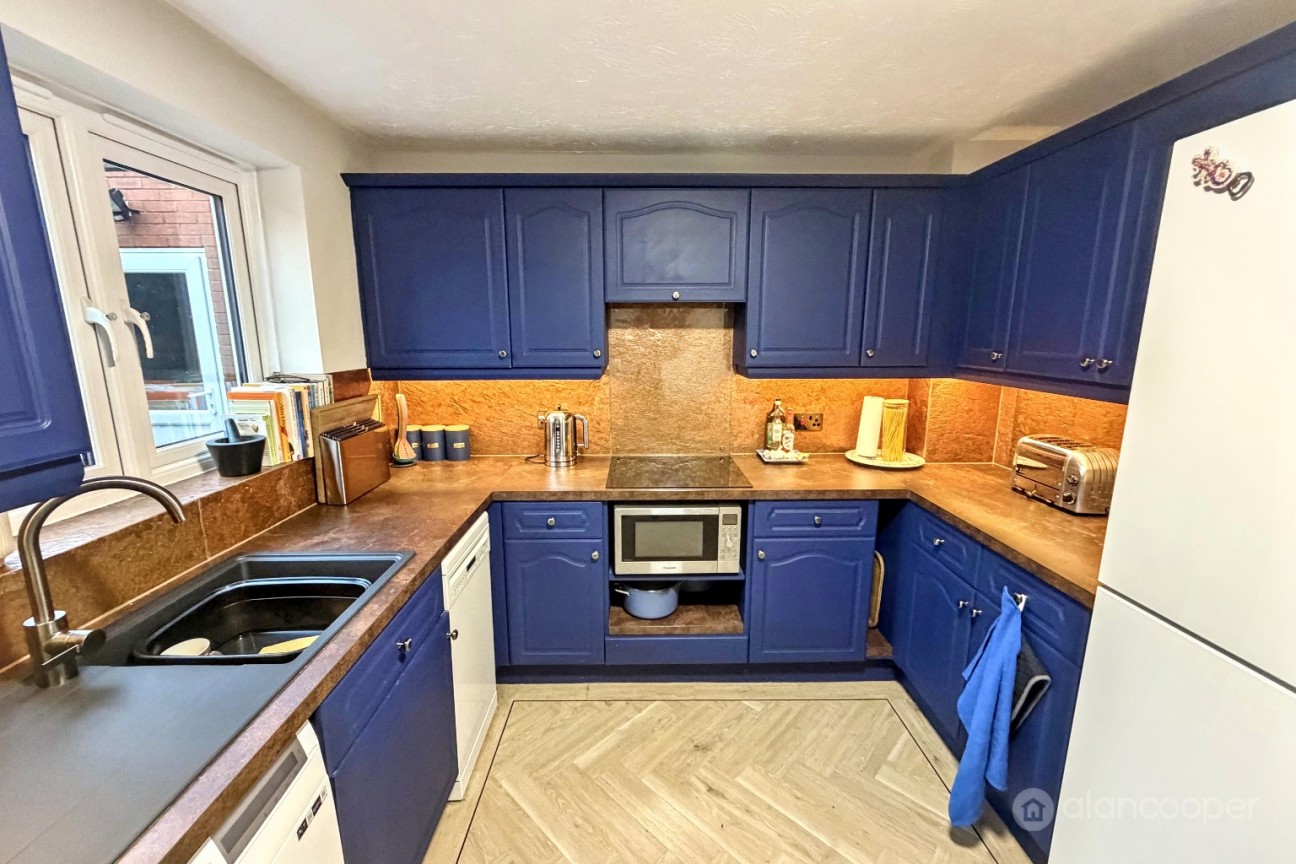 Upton Drive, Maple Park, Nuneaton, CV11 4GF