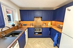 Upton Drive, Maple Park, Nuneaton, CV11 4GF