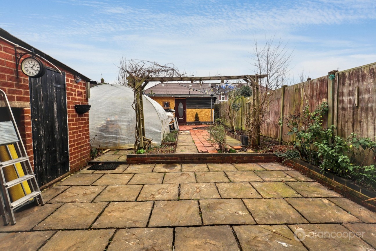 Cedar Road, Camp Hill, Nuneaton CV10 9DN