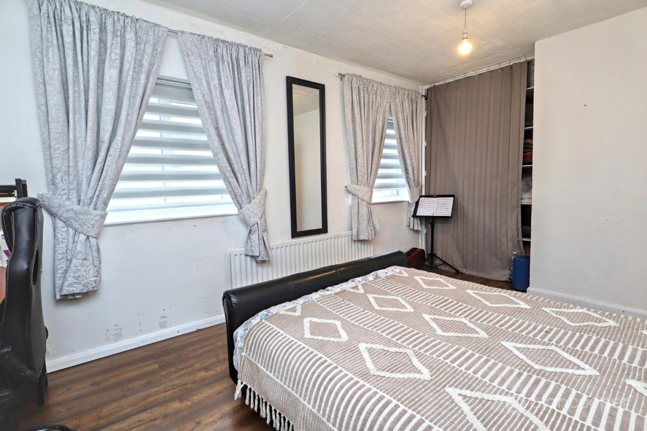 Cedar Road, Camp Hill, Nuneaton CV10 9DN