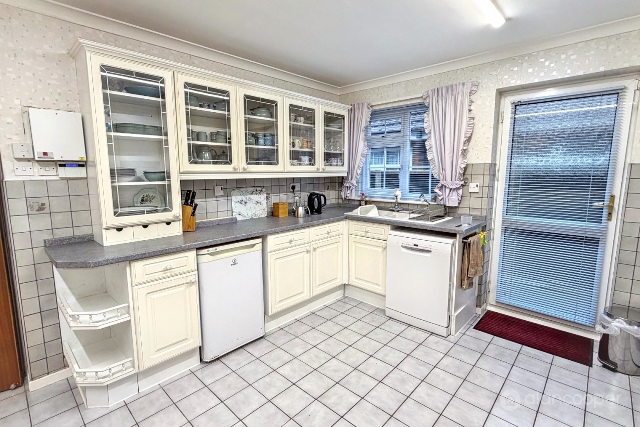 Long Street, Bulkington, CV12 9JZ
