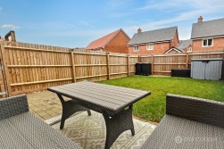 Armstrong Road, Nuneaton, CV11 8AG