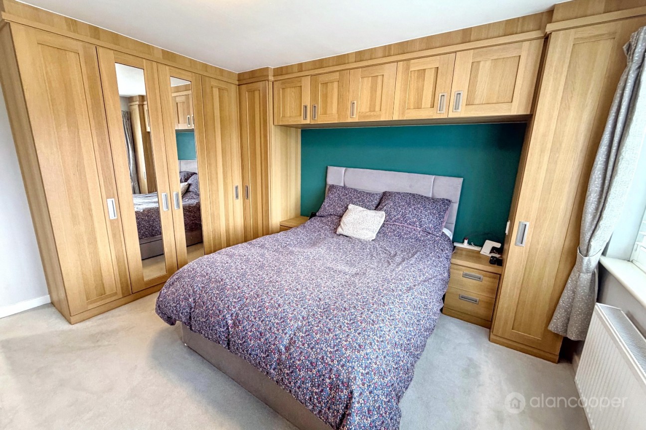 Axminster Close, Horeston Grange, Nuneaton, CV11 6YP