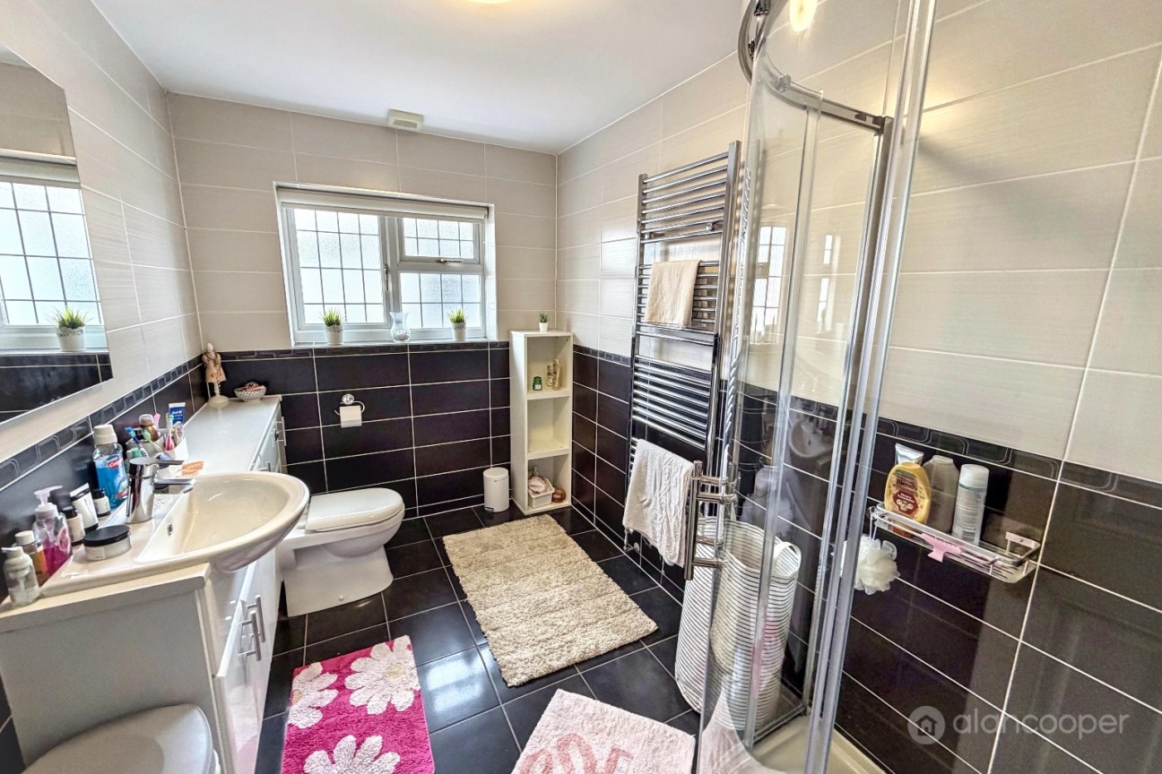 Axminster Close, Horeston Grange, Nuneaton, CV11 6YP