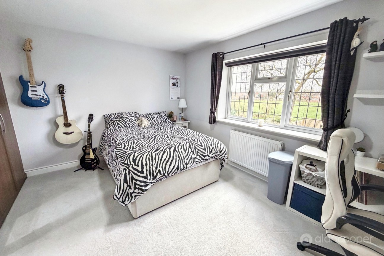 Axminster Close, Horeston Grange, Nuneaton, CV11 6YP