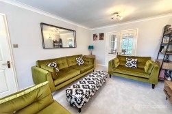 Axminster Close, Horeston Grange, Nuneaton, CV11 6YP