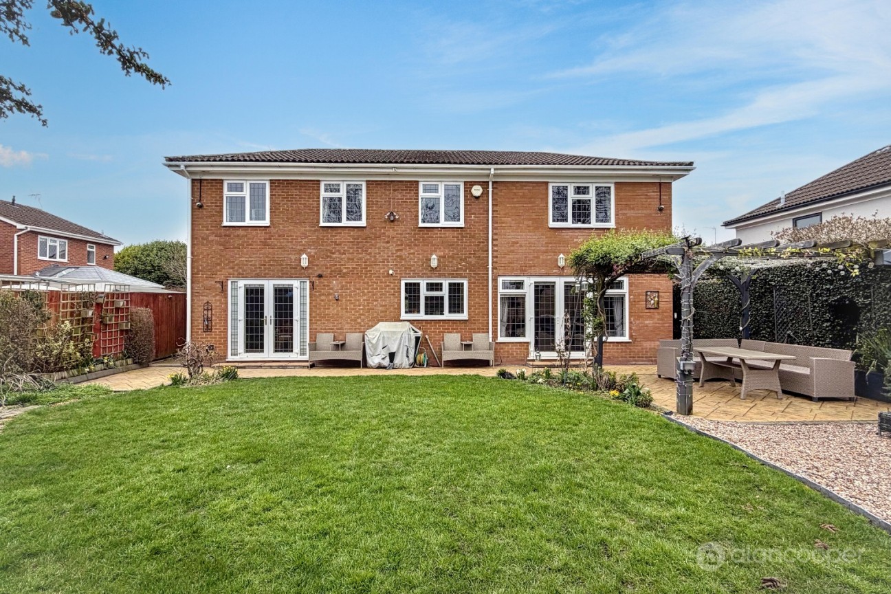 Axminster Close, Horeston Grange, Nuneaton, CV11 6YP