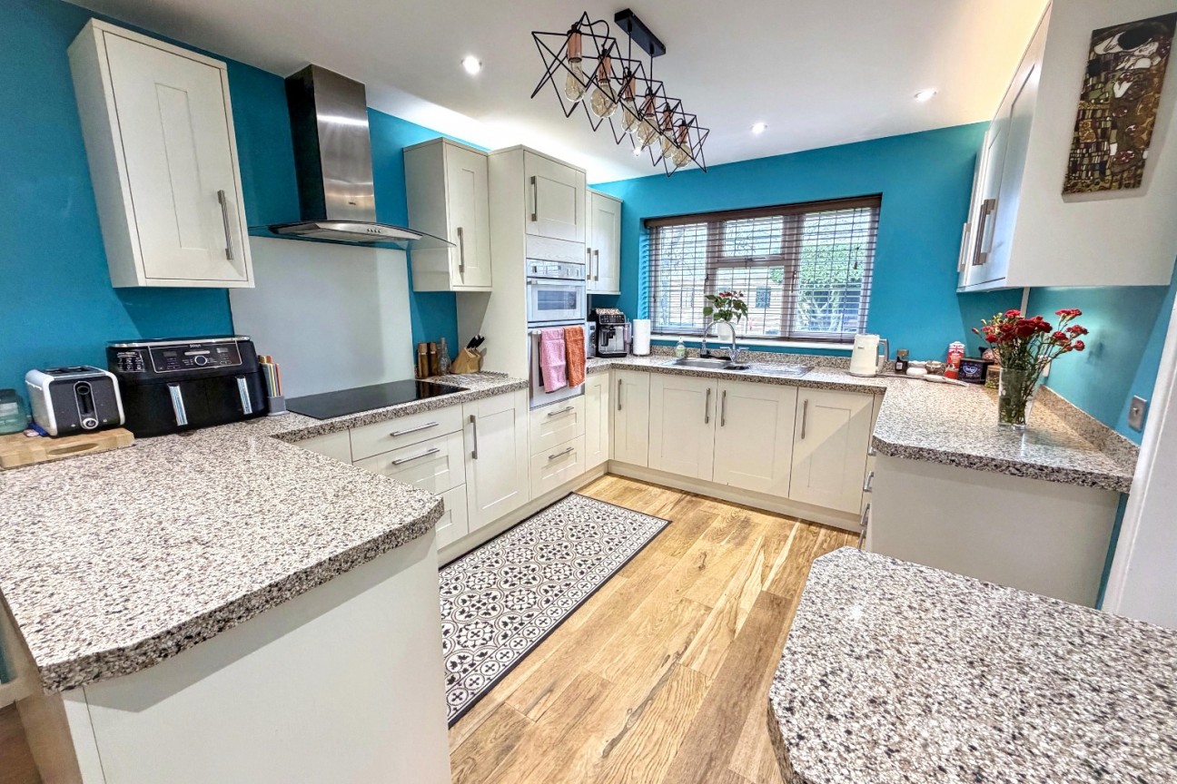 Axminster Close, Horeston Grange, Nuneaton, CV11 6YP