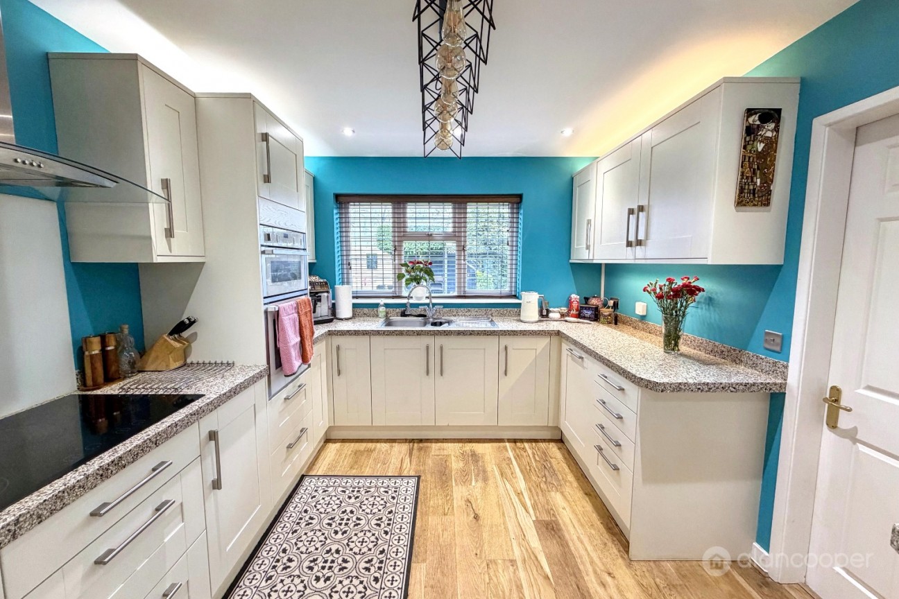 Axminster Close, Horeston Grange, Nuneaton, CV11 6YP