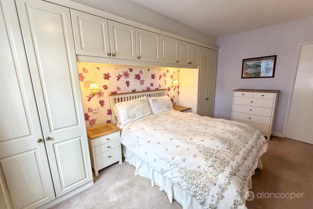 Ambleside Way, St Nicolas Park, Nuneaton, CV11 6AT