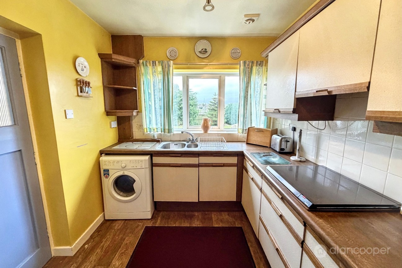 Ambleside Way, St Nicolas Park, Nuneaton, CV11 6AT