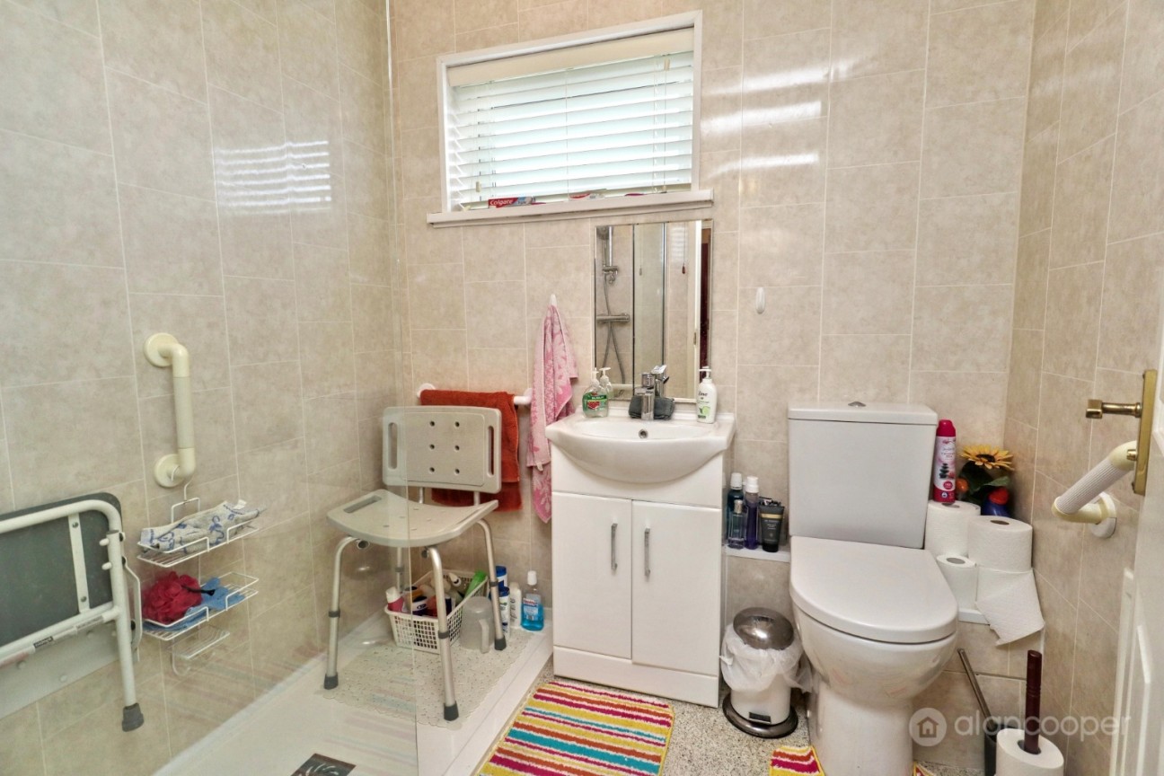 Robins Way, Nuneaton, Warwickshire, CV10 8PA