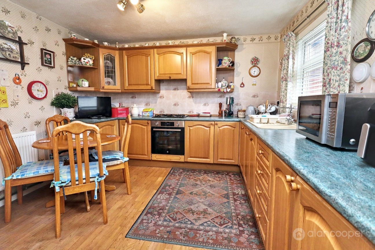 Robins Way, Nuneaton, Warwickshire, CV10 8PA