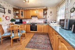 Robins Way, Nuneaton, Warwickshire, CV10 8PA