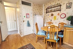 Robins Way, Nuneaton, Warwickshire, CV10 8PA