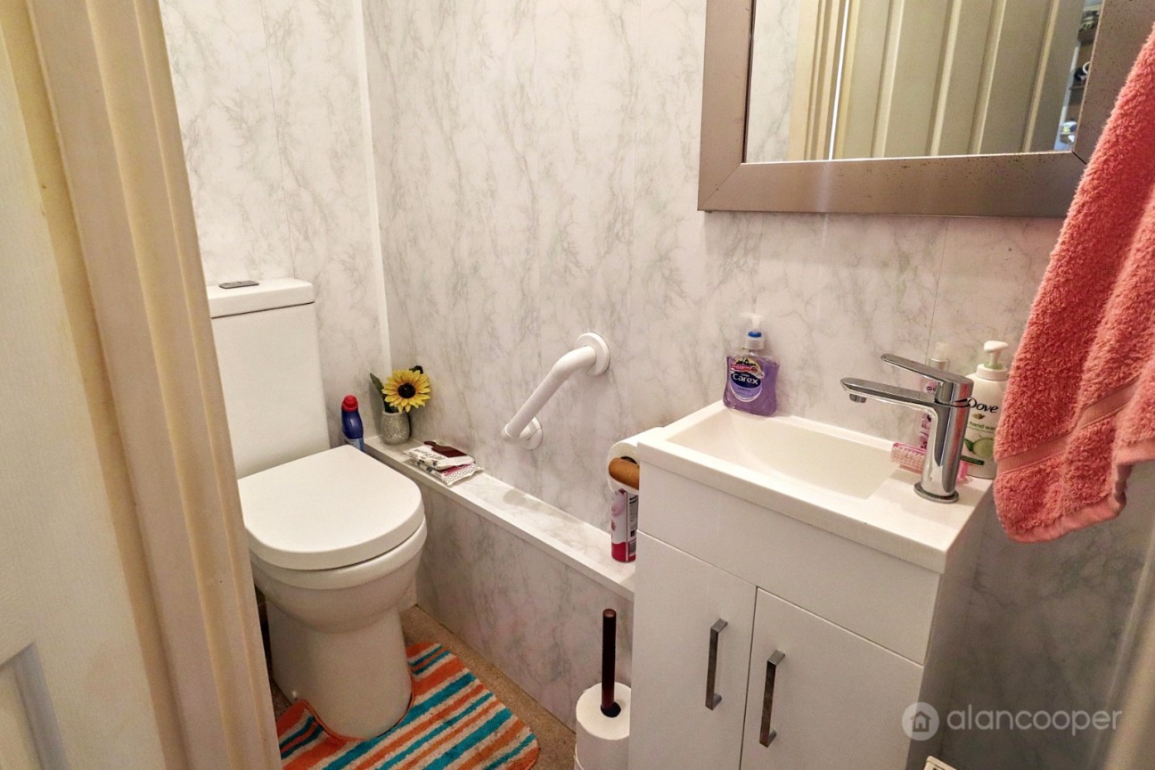 Robins Way, Nuneaton, Warwickshire, CV10 8PA