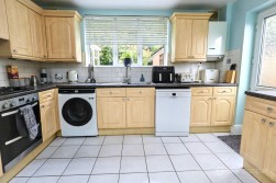 Kingsley Crescent, Bulkington, CV12 9PS