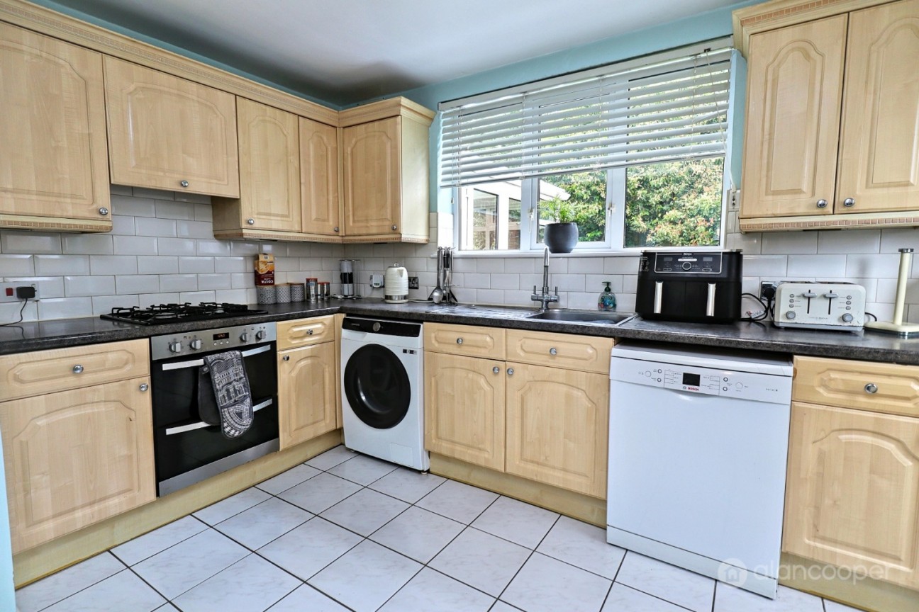 Kingsley Crescent, Bulkington, CV12 9PS