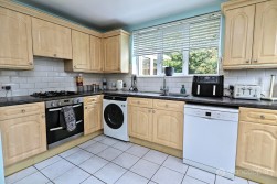 Kingsley Crescent, Bulkington, CV12 9PS