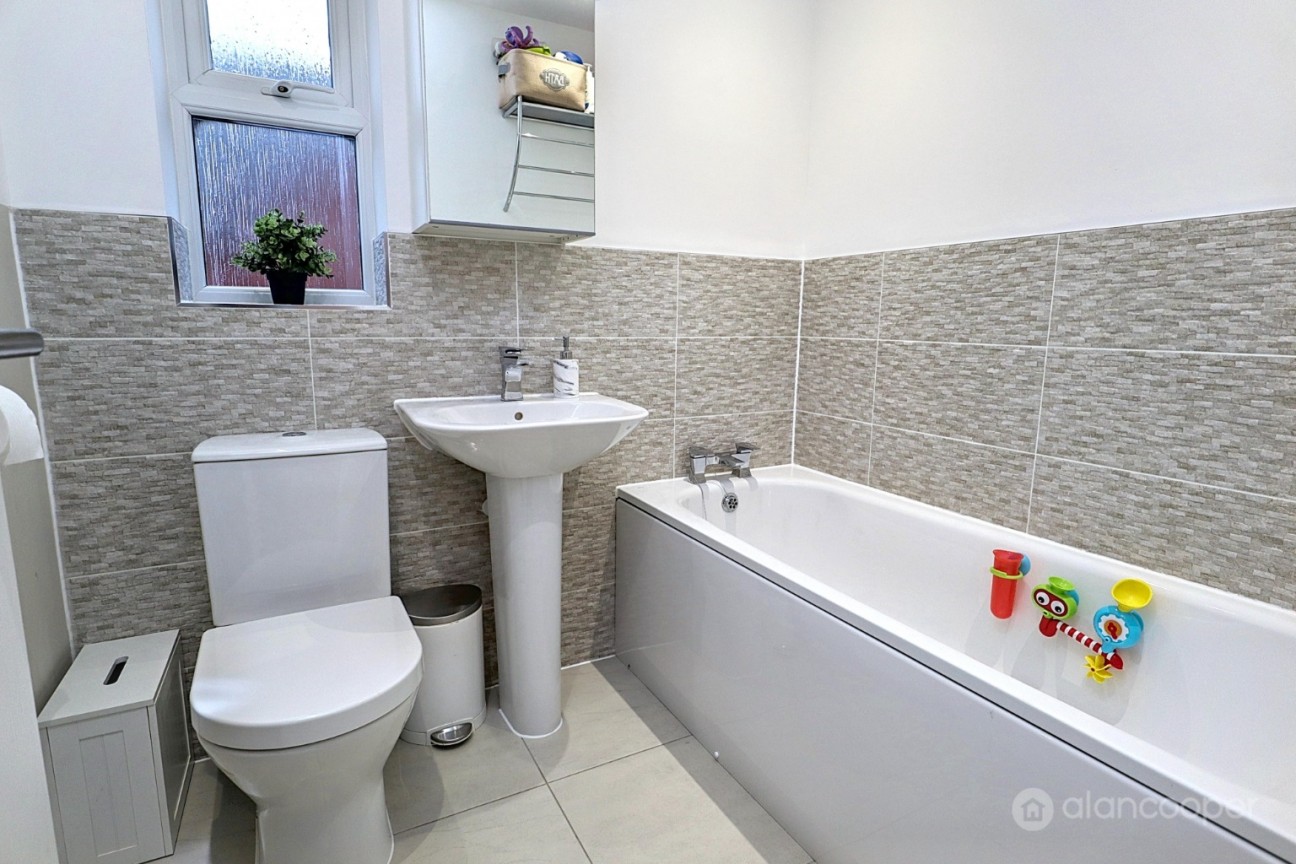 Millington Drive, Royal Park, Nuneaton, CV11 6WS