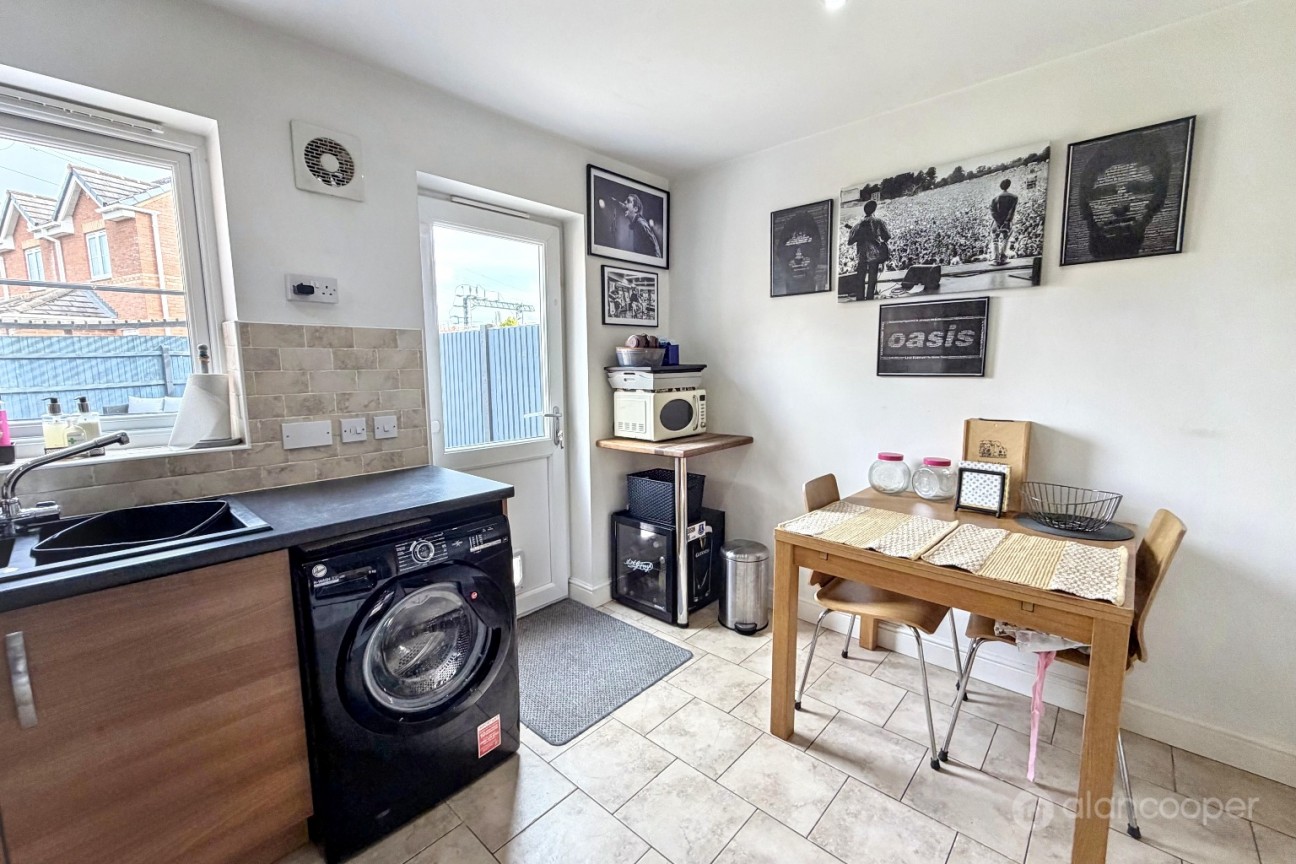 Coughton Close, Maple Park, Nuneaton, CV11 4GJ