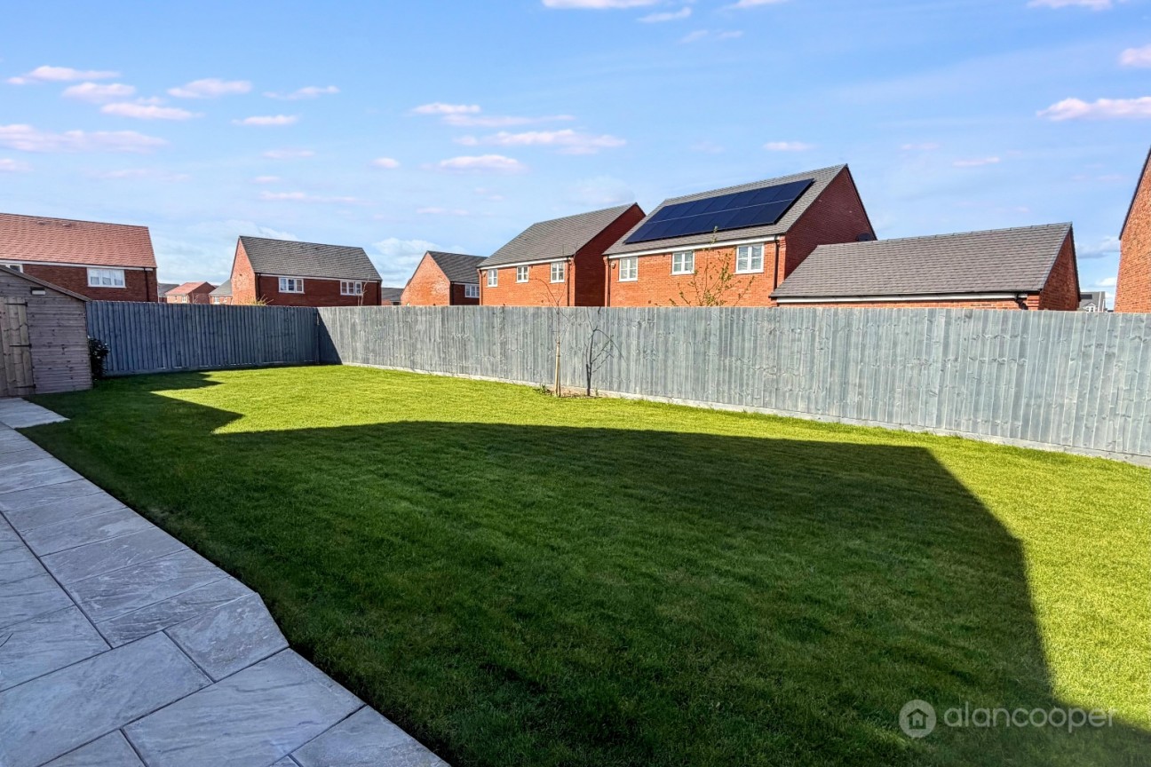 Silkie Close, Lockley Gardens, Nuneaton, CV11 6YF