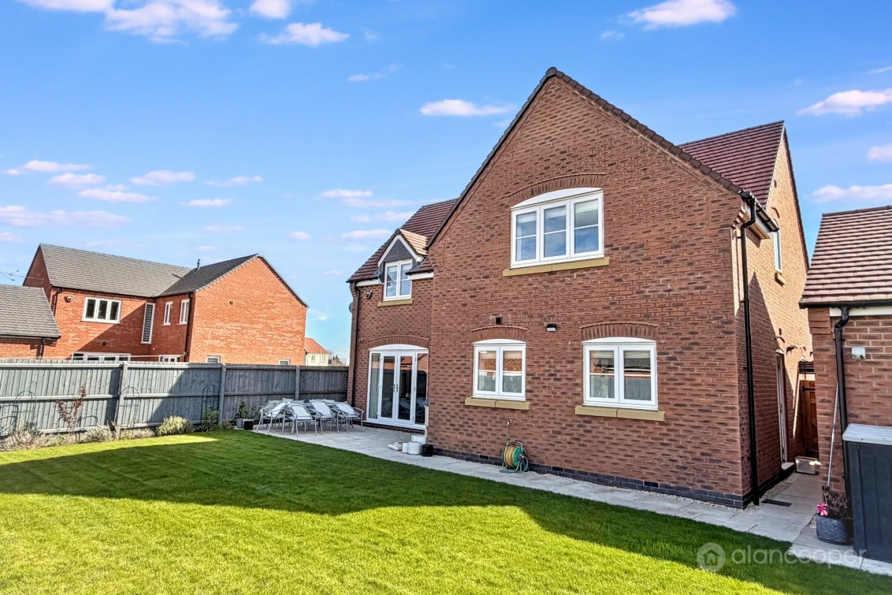 Silkie Close, Lockley Gardens, Nuneaton, CV11 6YF