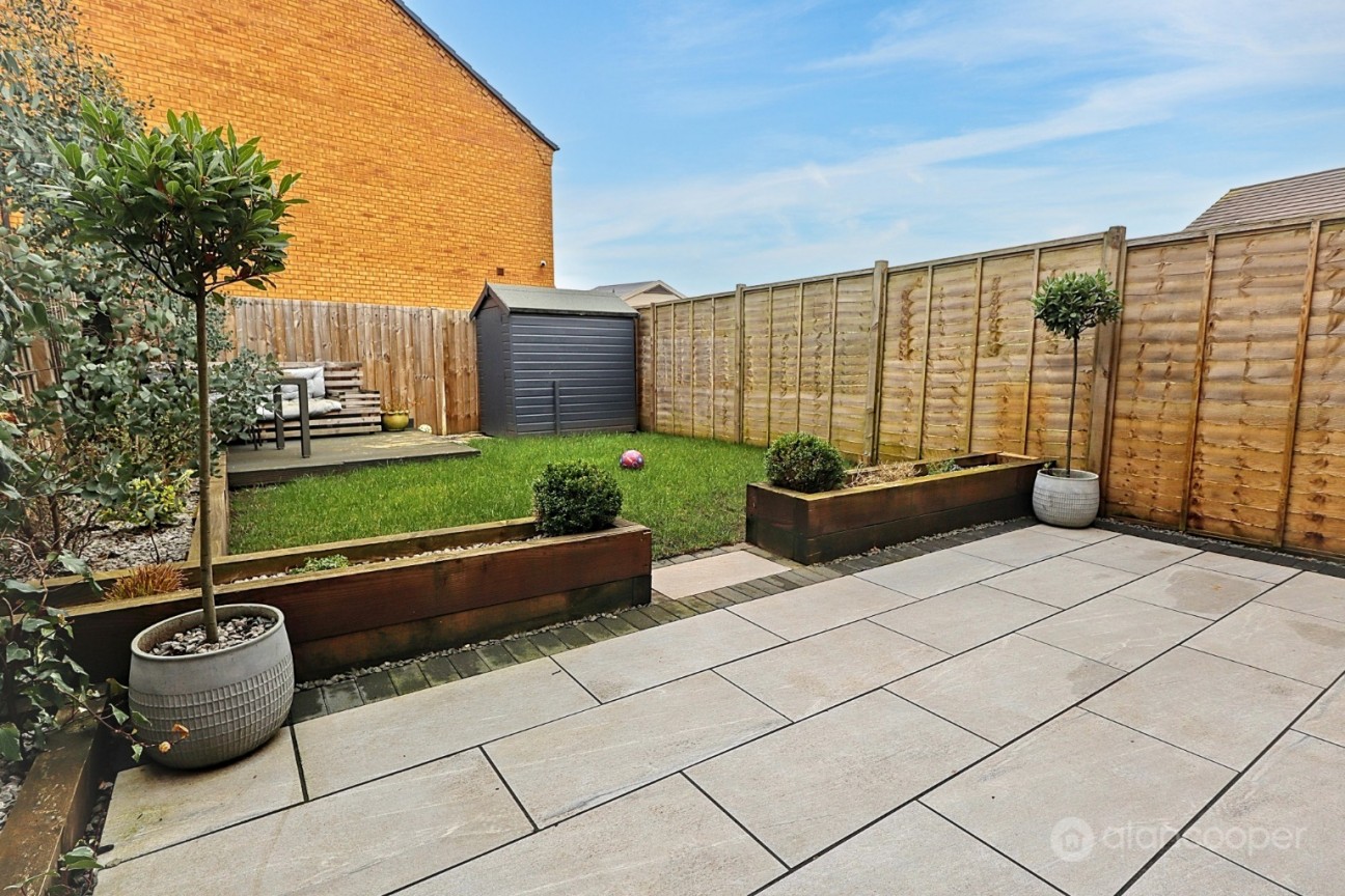 St. Oggs Way, Nuneaton, Warwickshire, CV11 6XQ