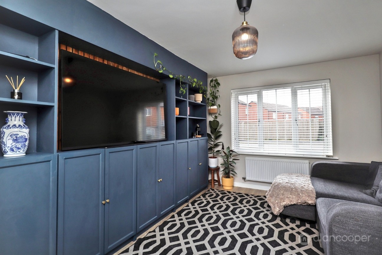 St. Oggs Way, Nuneaton, Warwickshire, CV11 6XQ