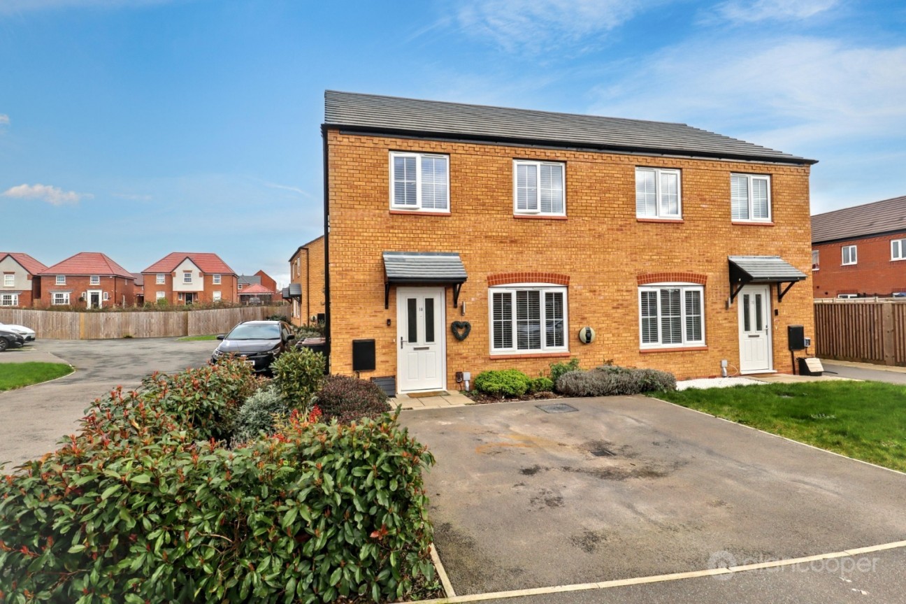 St. Oggs Way, Nuneaton, Warwickshire, CV11 6XQ