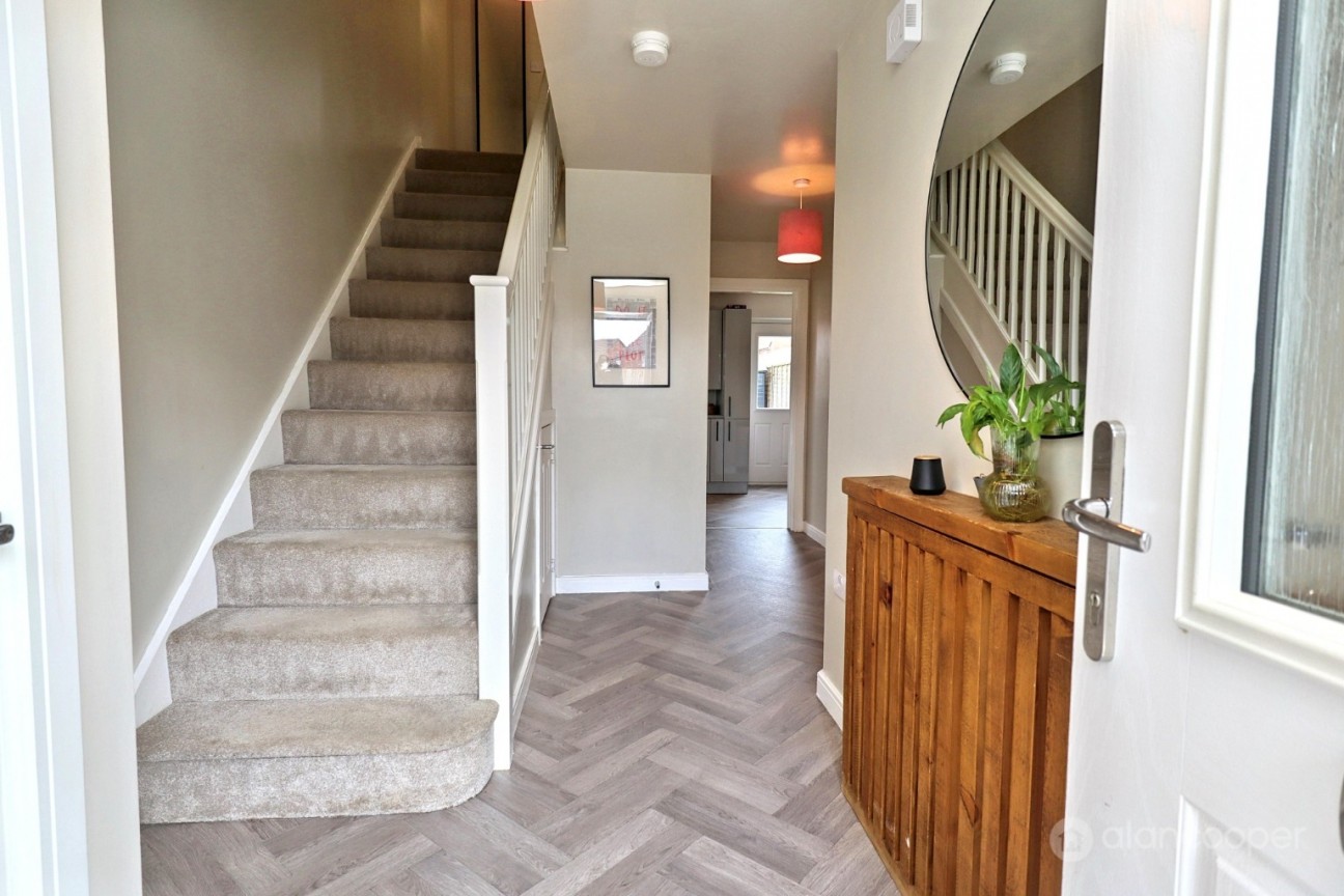 St. Oggs Way, Nuneaton, Warwickshire, CV11 6XQ