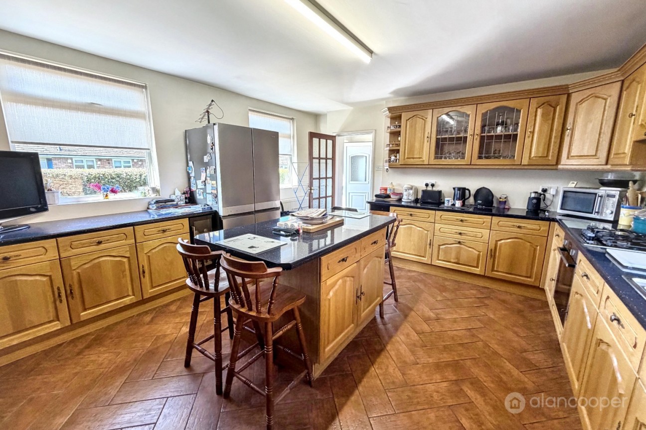 Wolvey Road, Bulkington, CV12 9JT