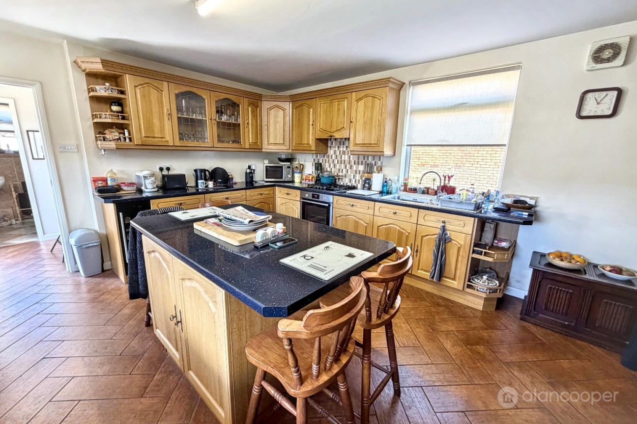 Wolvey Road, Bulkington, CV12 9JT