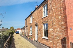 Wolvey Road, Bulkington, CV12 9JT