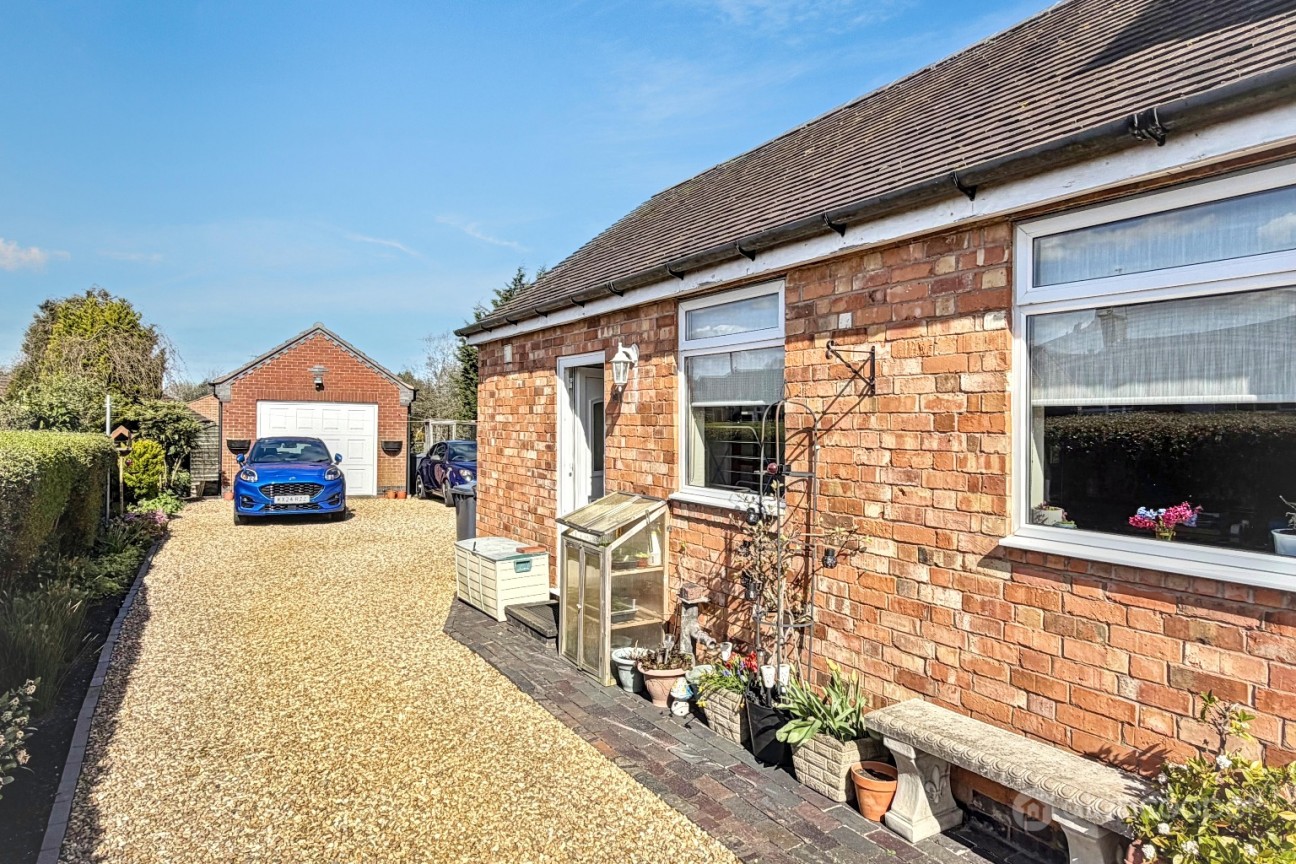 Wolvey Road, Bulkington, CV12 9JT