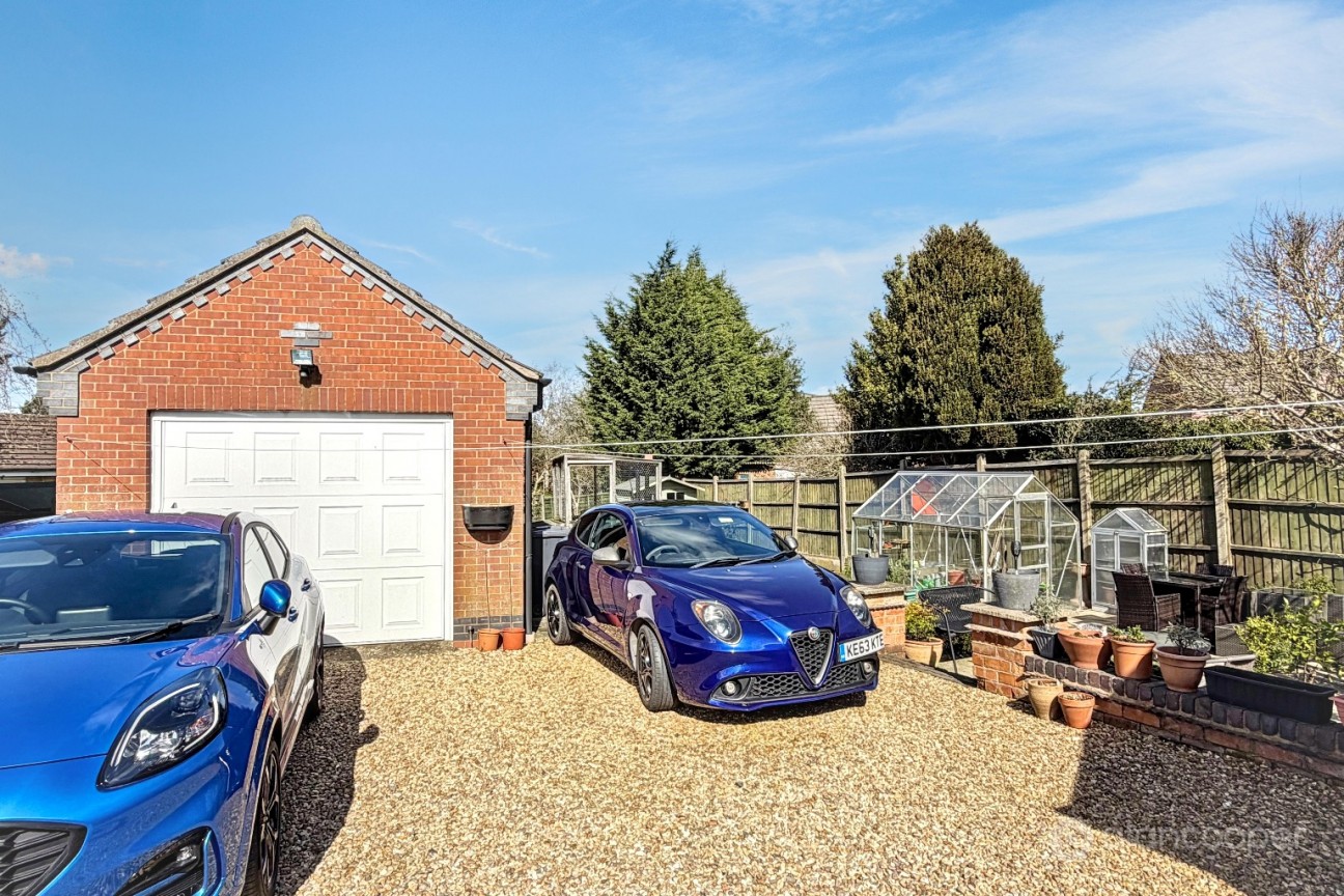 Wolvey Road, Bulkington, CV12 9JT