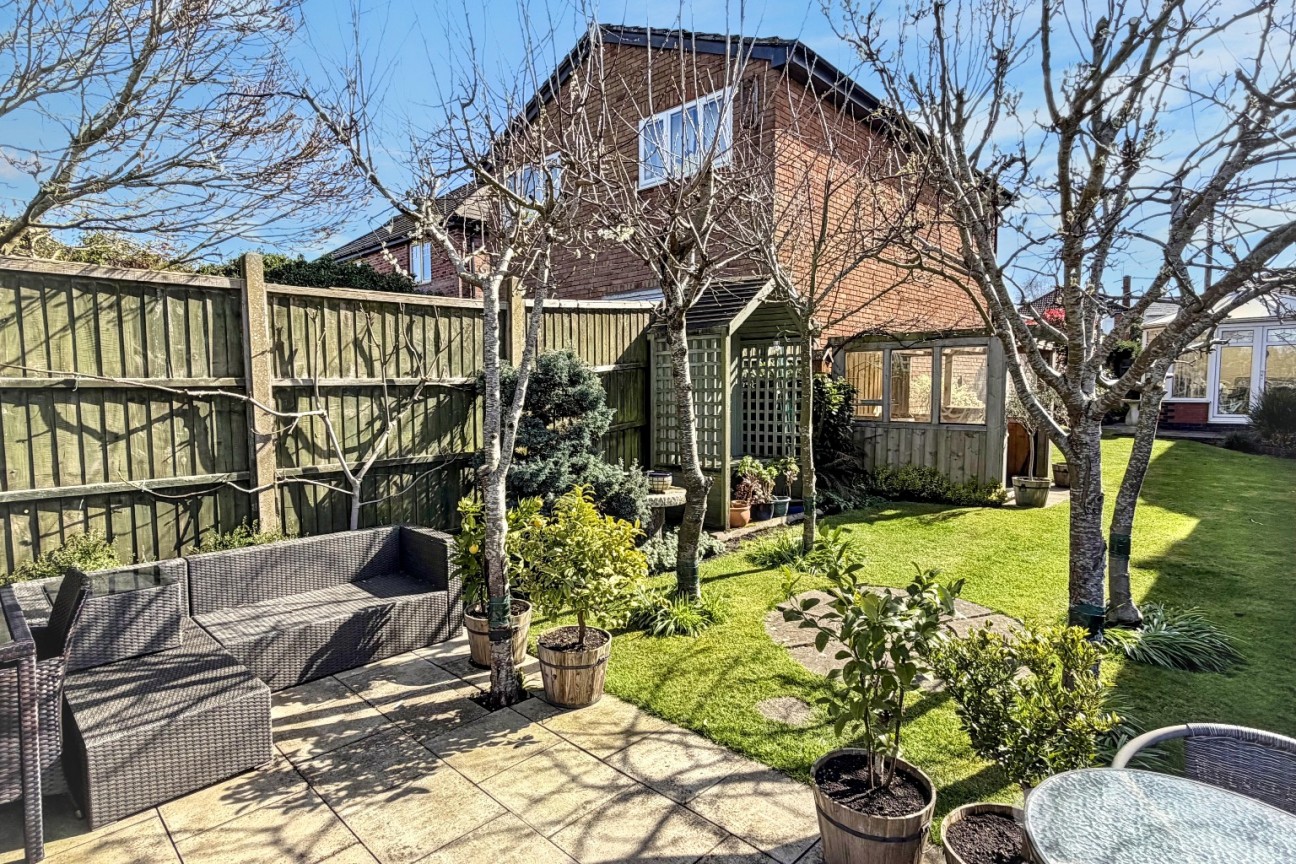 Wolvey Road, Bulkington, CV12 9JT
