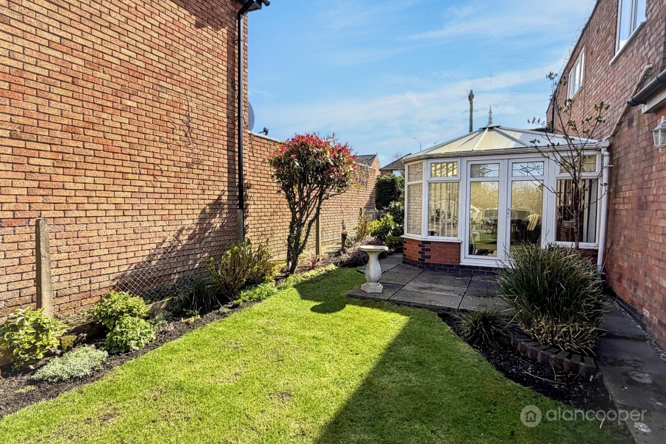 Wolvey Road, Bulkington, CV12 9JT