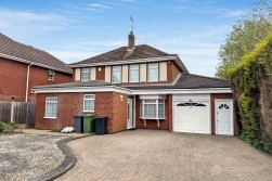 Pallett Drive, St Nicolas Park, Nuneaton, CV11 6JA